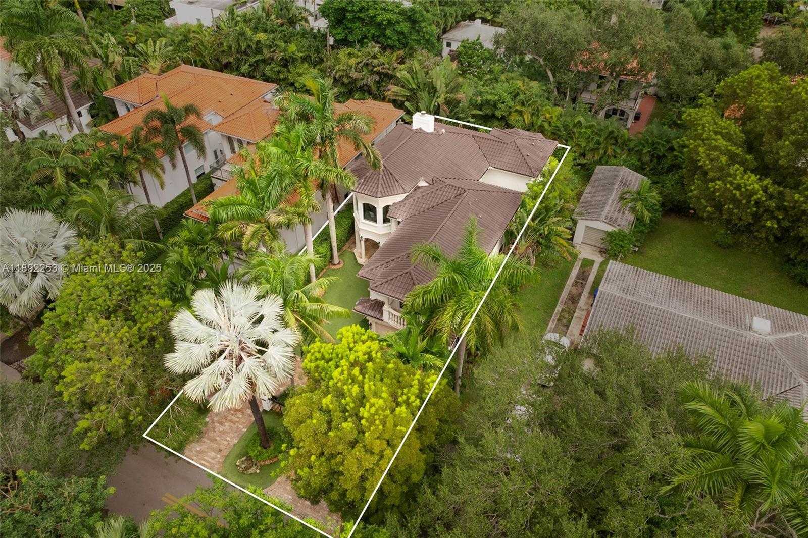 Small Image of 4065 BATTERSEA RD, Coconut Grove Number 37
