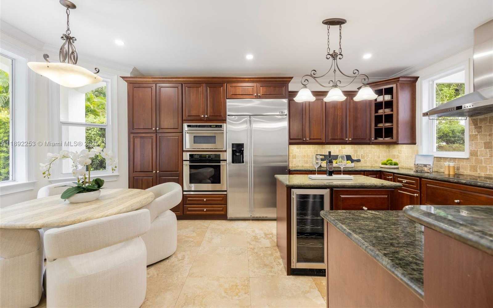 Small Image of 4065 BATTERSEA RD, Coconut Grove Number 7