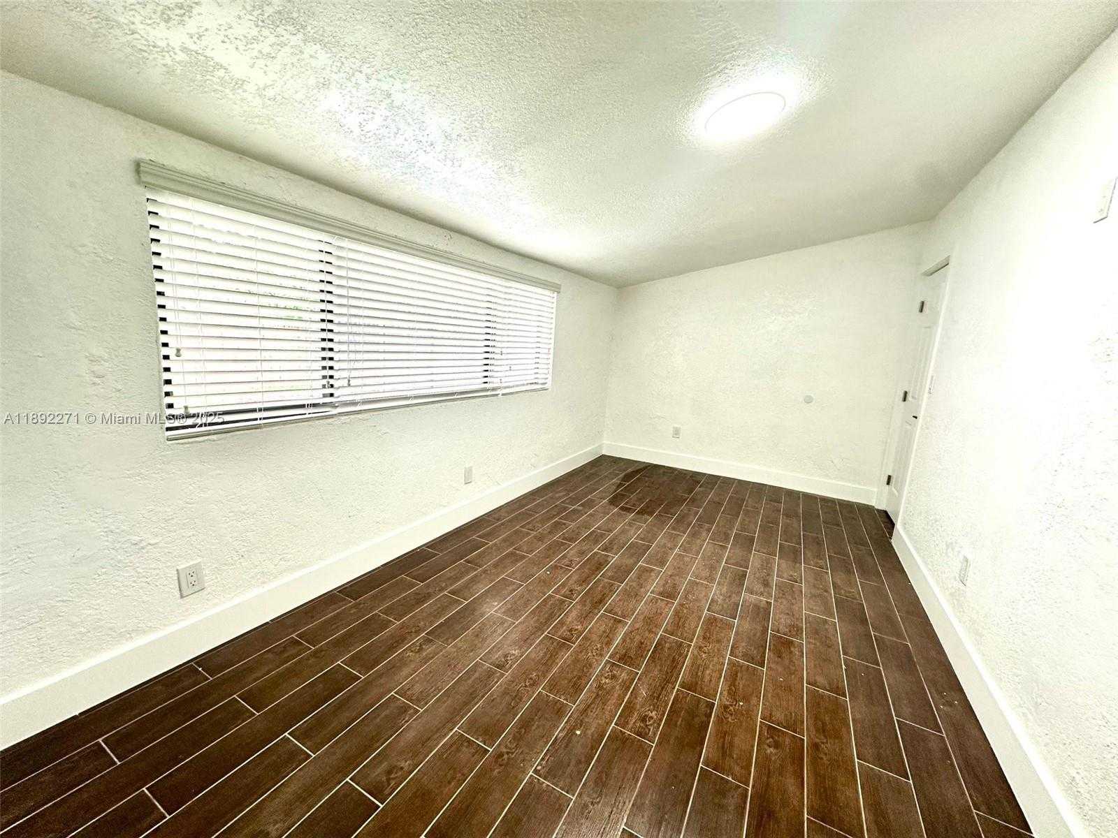 Small Image of 1940 NORTH WEST 153RD ST, Miami Gardens Number 11