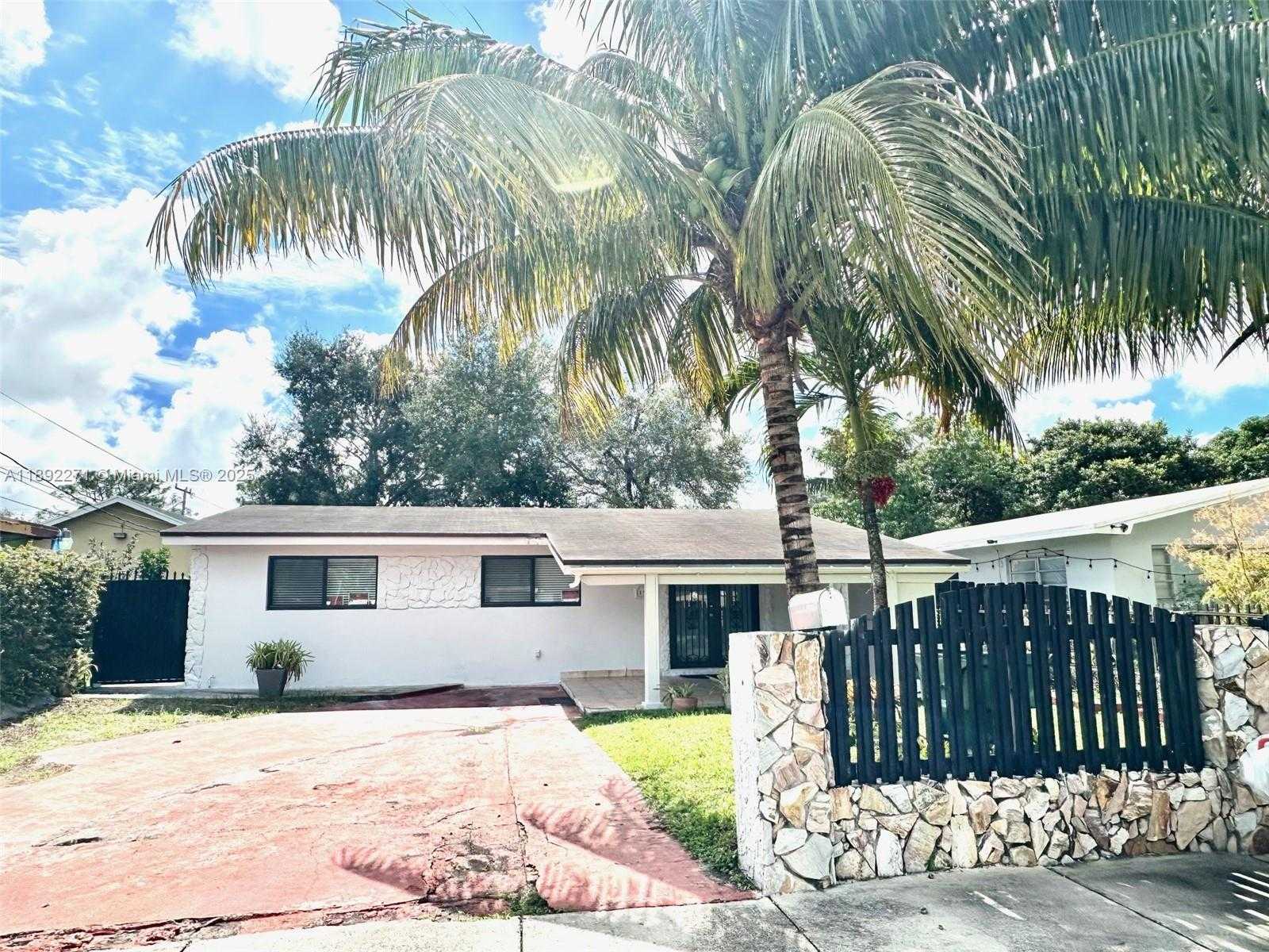 Small Image of 1940 NORTH WEST 153RD ST, Miami Gardens Number 2