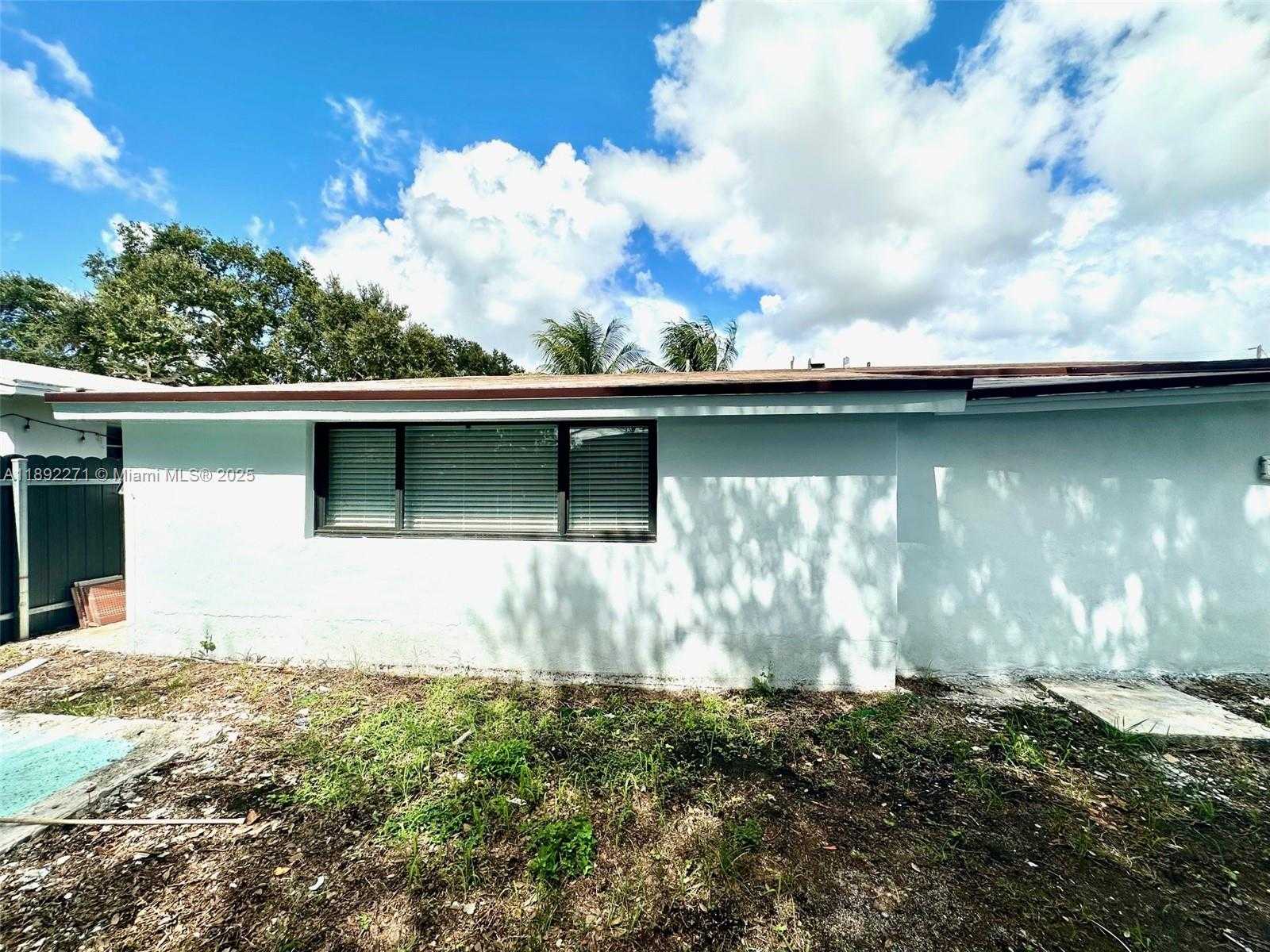 Small Image of 1940 NORTH WEST 153RD ST, Miami Gardens Number 29