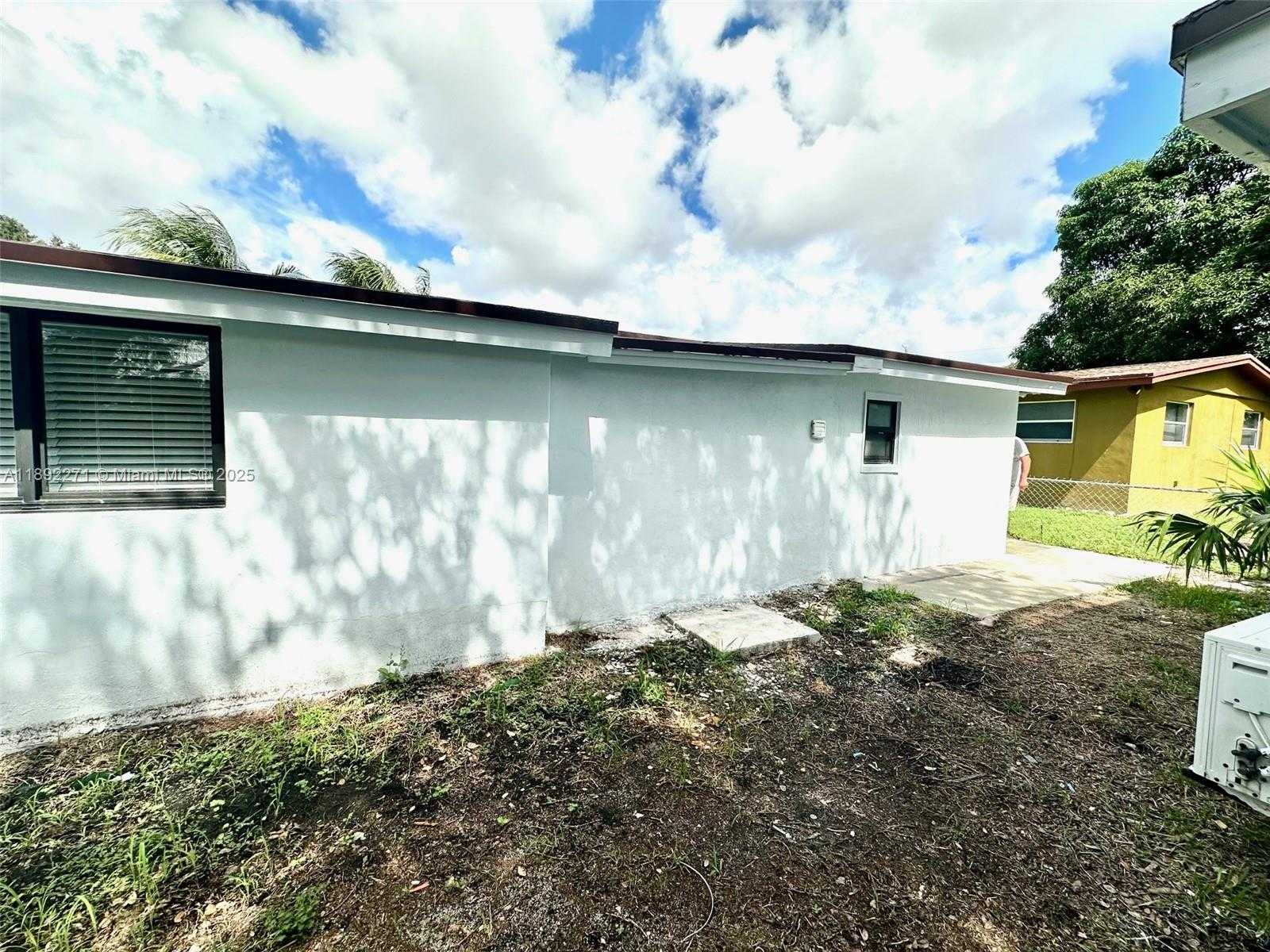 Small Image of 1940 NORTH WEST 153RD ST, Miami Gardens Number 30