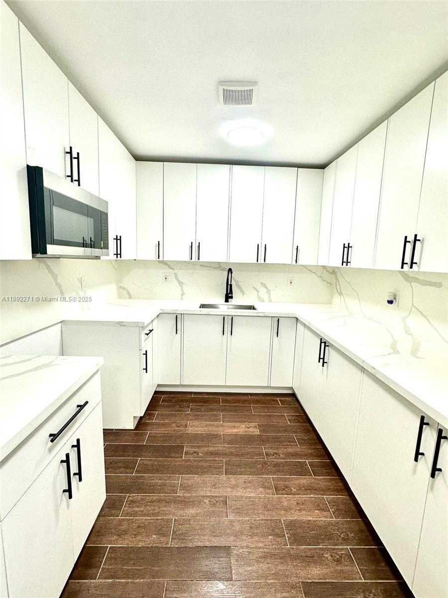 Small Image of 1940 NORTH WEST 153RD ST, Miami Gardens Number 8