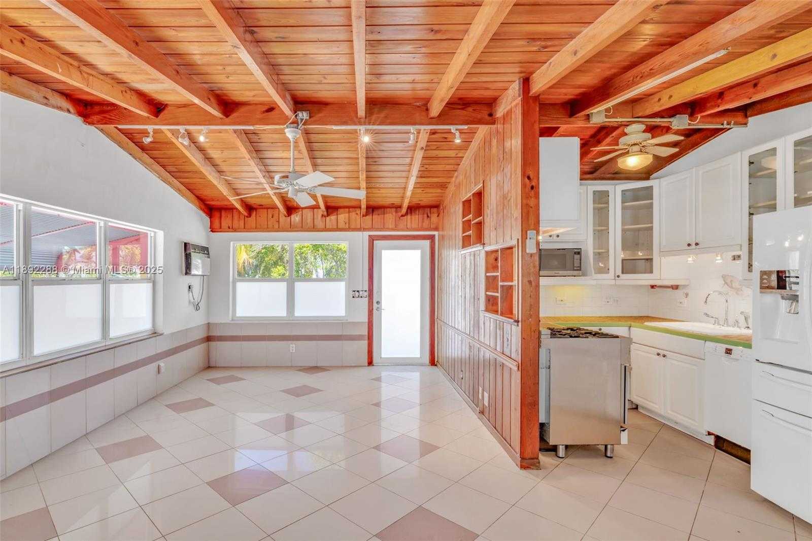 Small Image of 140 GARDENIA ST, Plantation Key Number 16