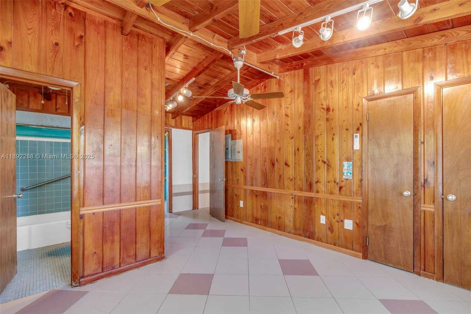 Small Image of 140 GARDENIA ST, Plantation Key Number 23