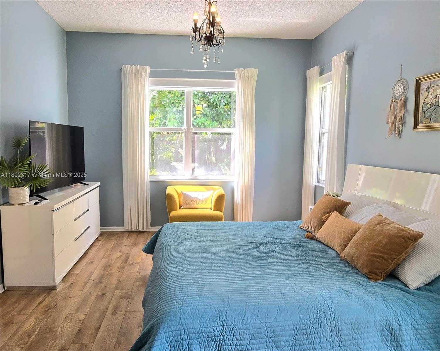 Small Image of 1406 NORTH WEST 159TH LN, Pembroke Pines Number 19