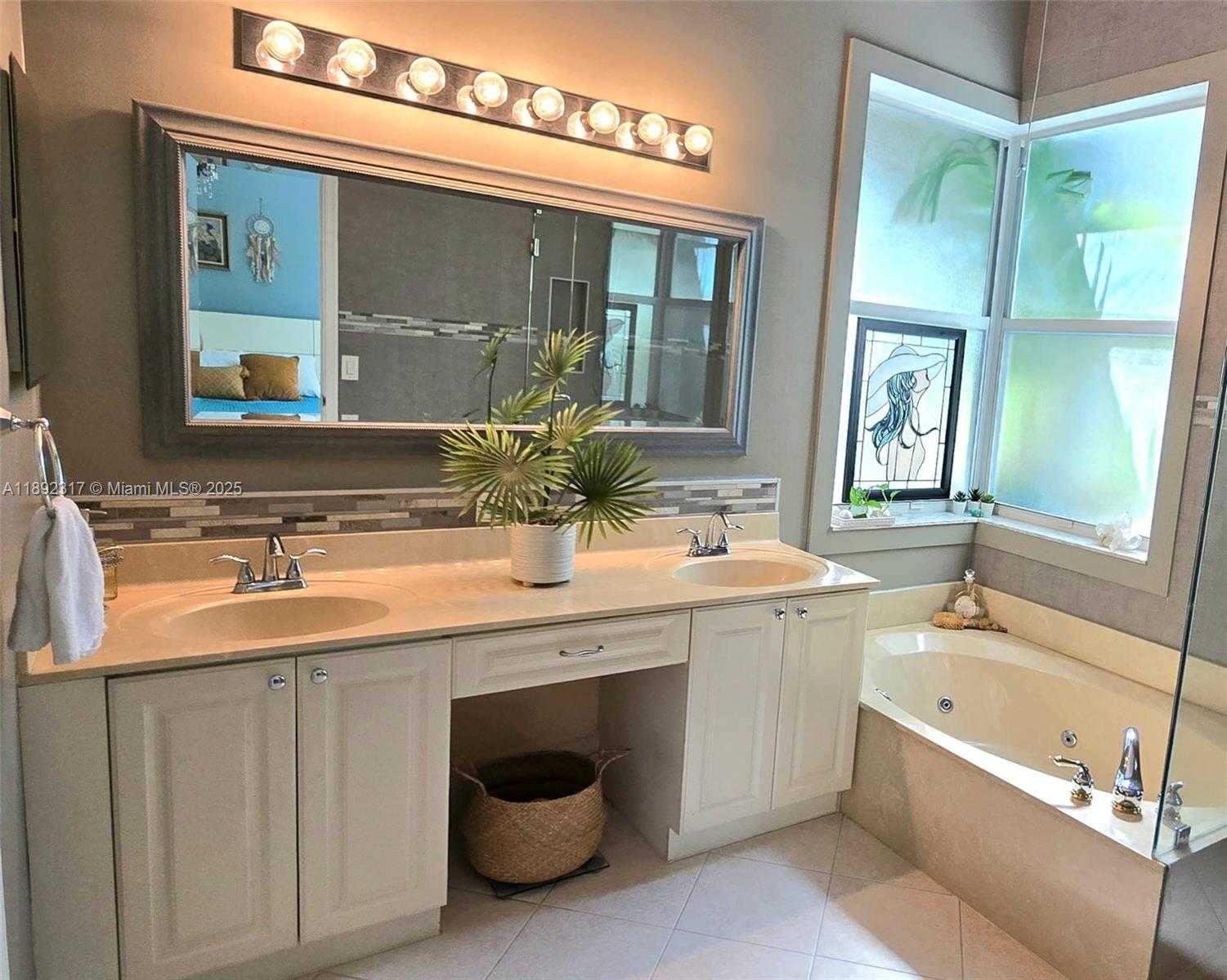 Small Image of 1406 NORTH WEST 159TH LN, Pembroke Pines Number 21