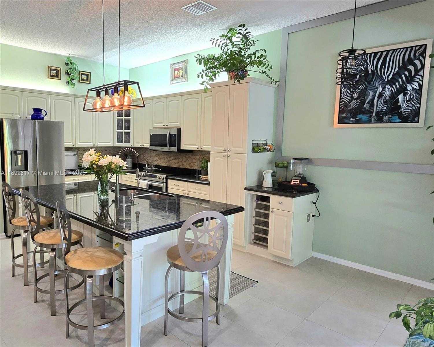 Small Image of 1406 NORTH WEST 159TH LN, Pembroke Pines Number 3