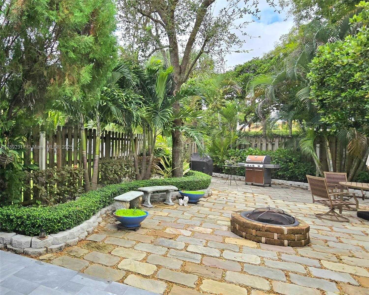 Small Image of 1406 NORTH WEST 159TH LN, Pembroke Pines Number 32