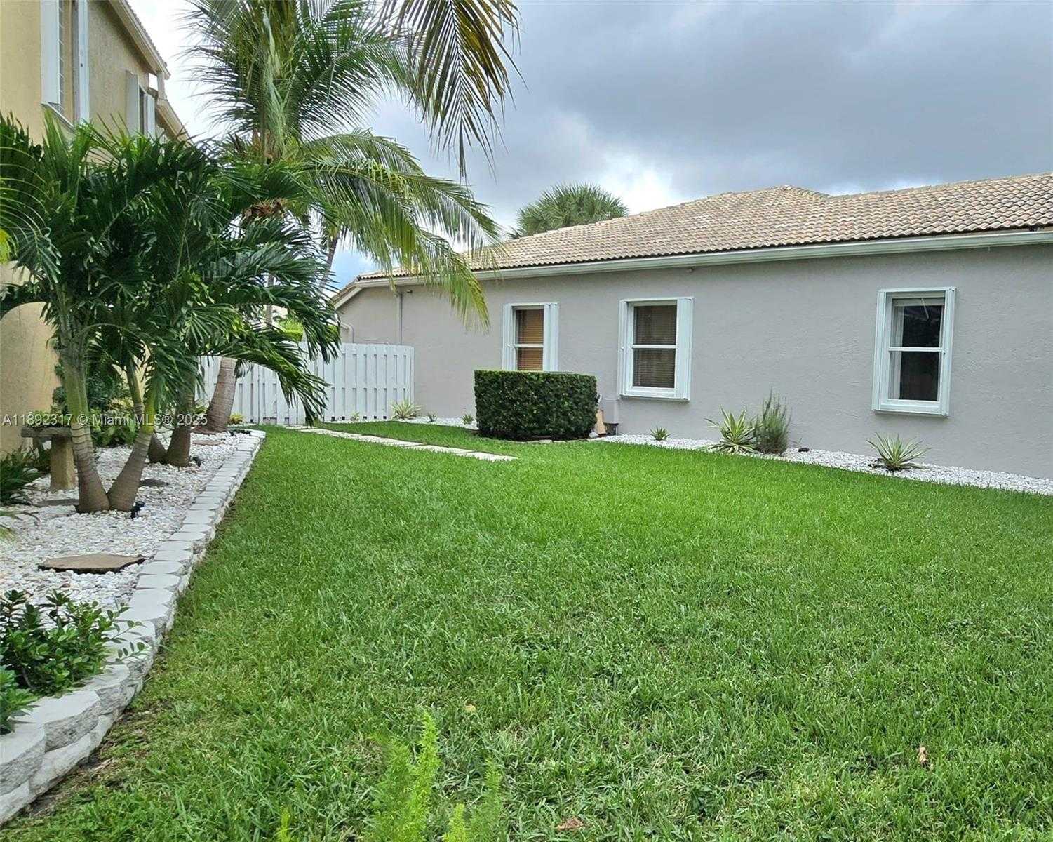 Small Image of 1406 NORTH WEST 159TH LN, Pembroke Pines Number 37
