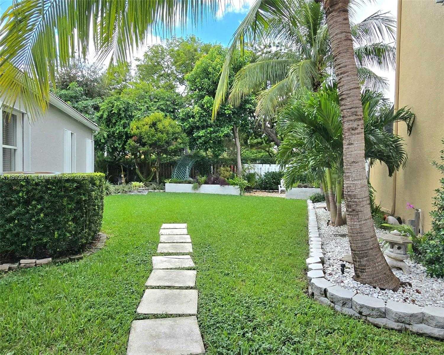 Small Image of 1406 NORTH WEST 159TH LN, Pembroke Pines Number 38