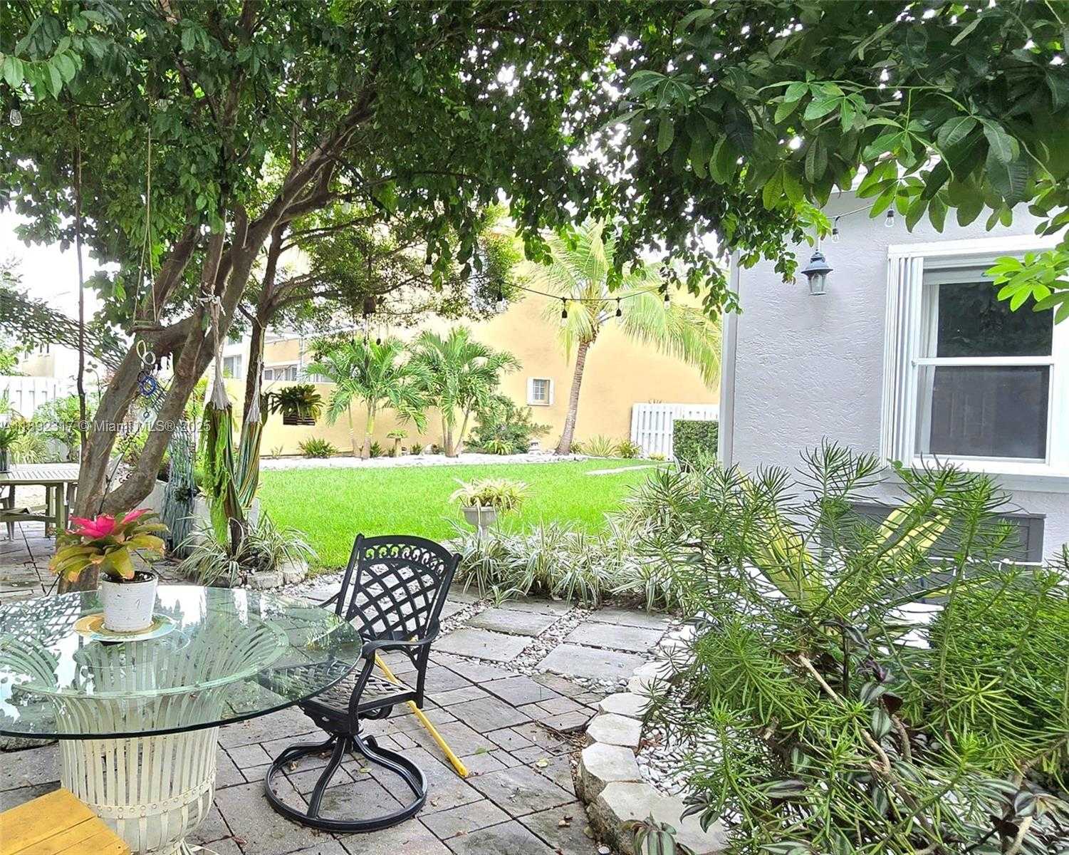 Small Image of 1406 NORTH WEST 159TH LN, Pembroke Pines Number 39