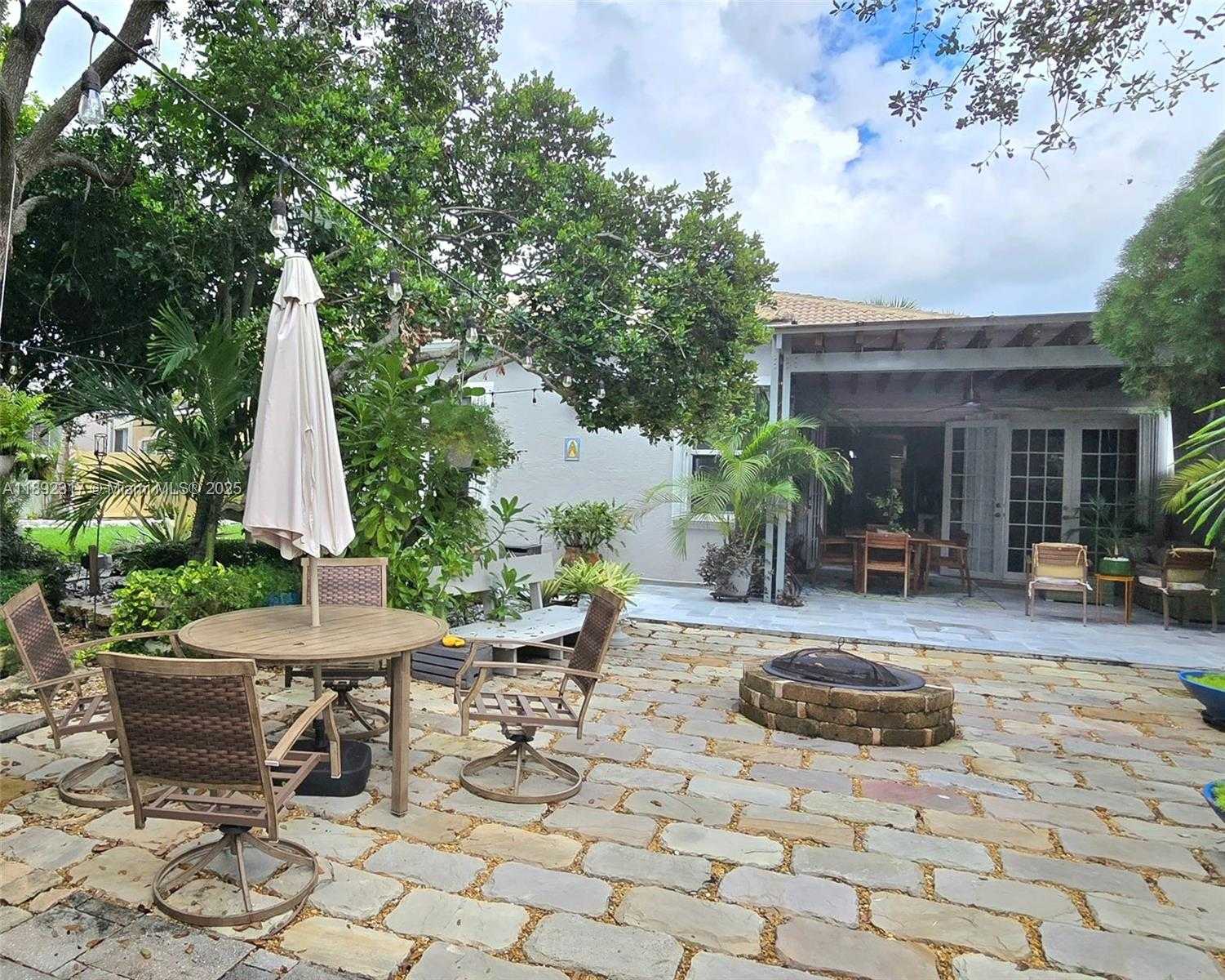 Small Image of 1406 NORTH WEST 159TH LN, Pembroke Pines Number 41