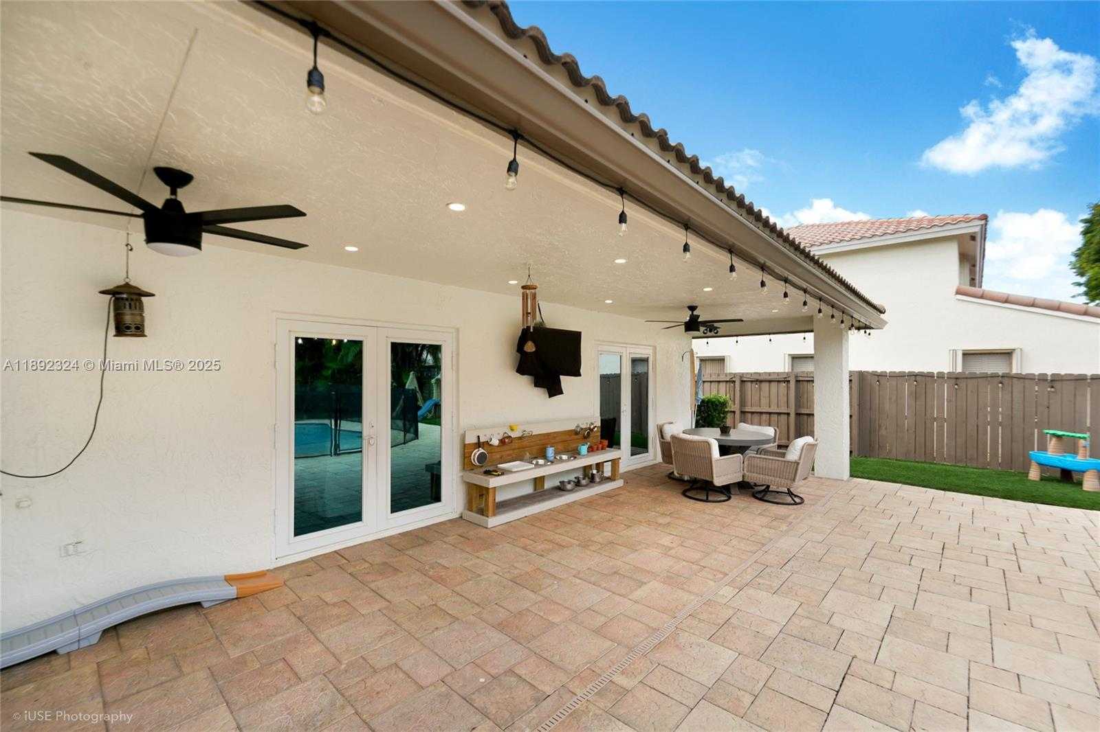 Small Image of 5340 LANCELOT LN, Davie Number 23