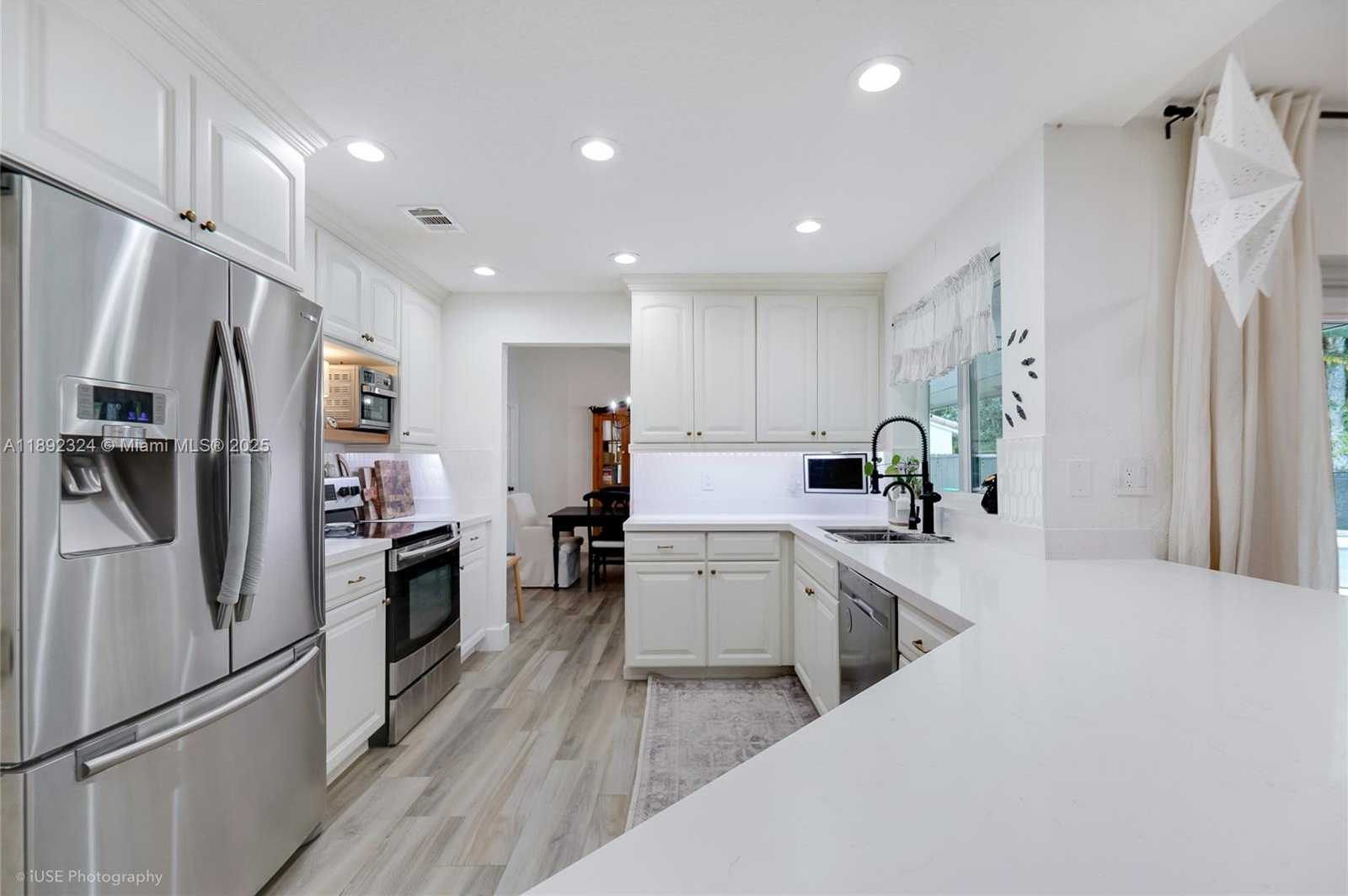 Small Image of 5340 LANCELOT LN, Davie Number 6