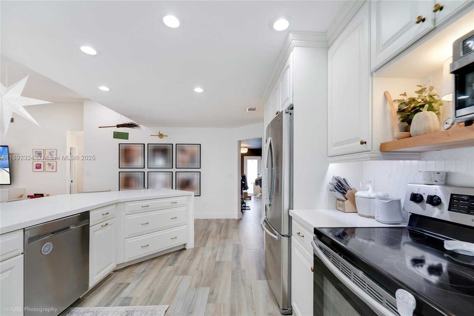 Small Image of 5340 LANCELOT LN, Davie Number 7