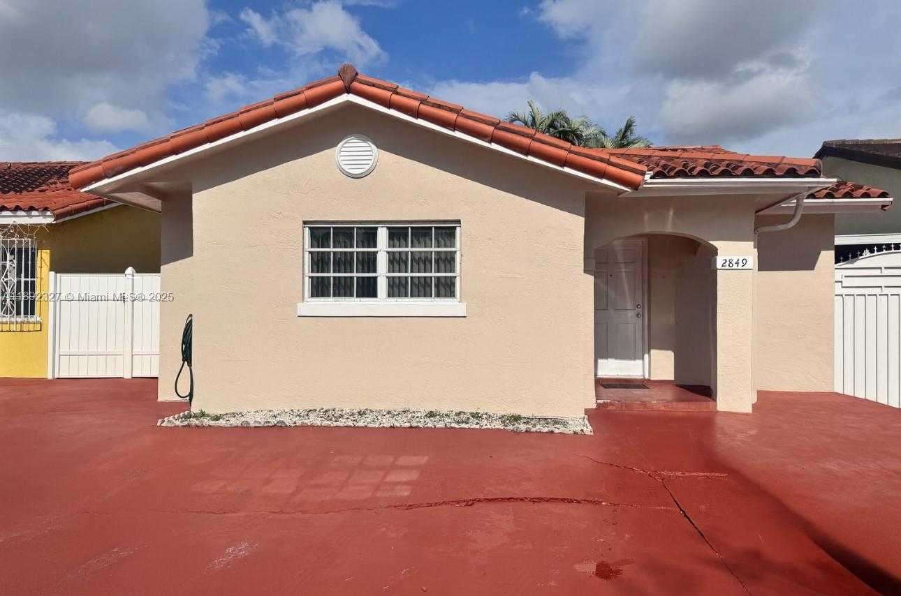 Small Image of 2849 WEST 71ST ST, Hialeah Number 3