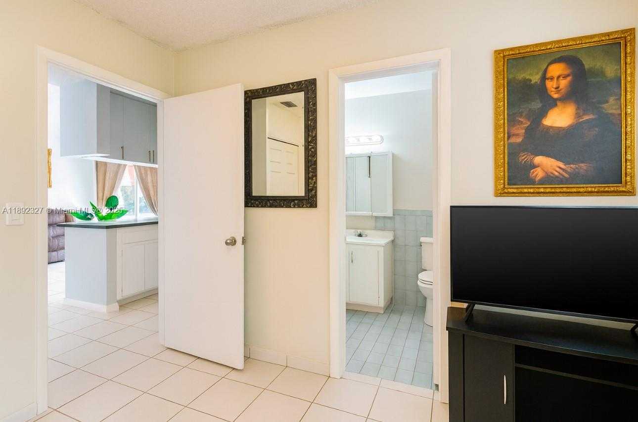 Small Image of 2849 WEST 71ST ST, Hialeah Number 9