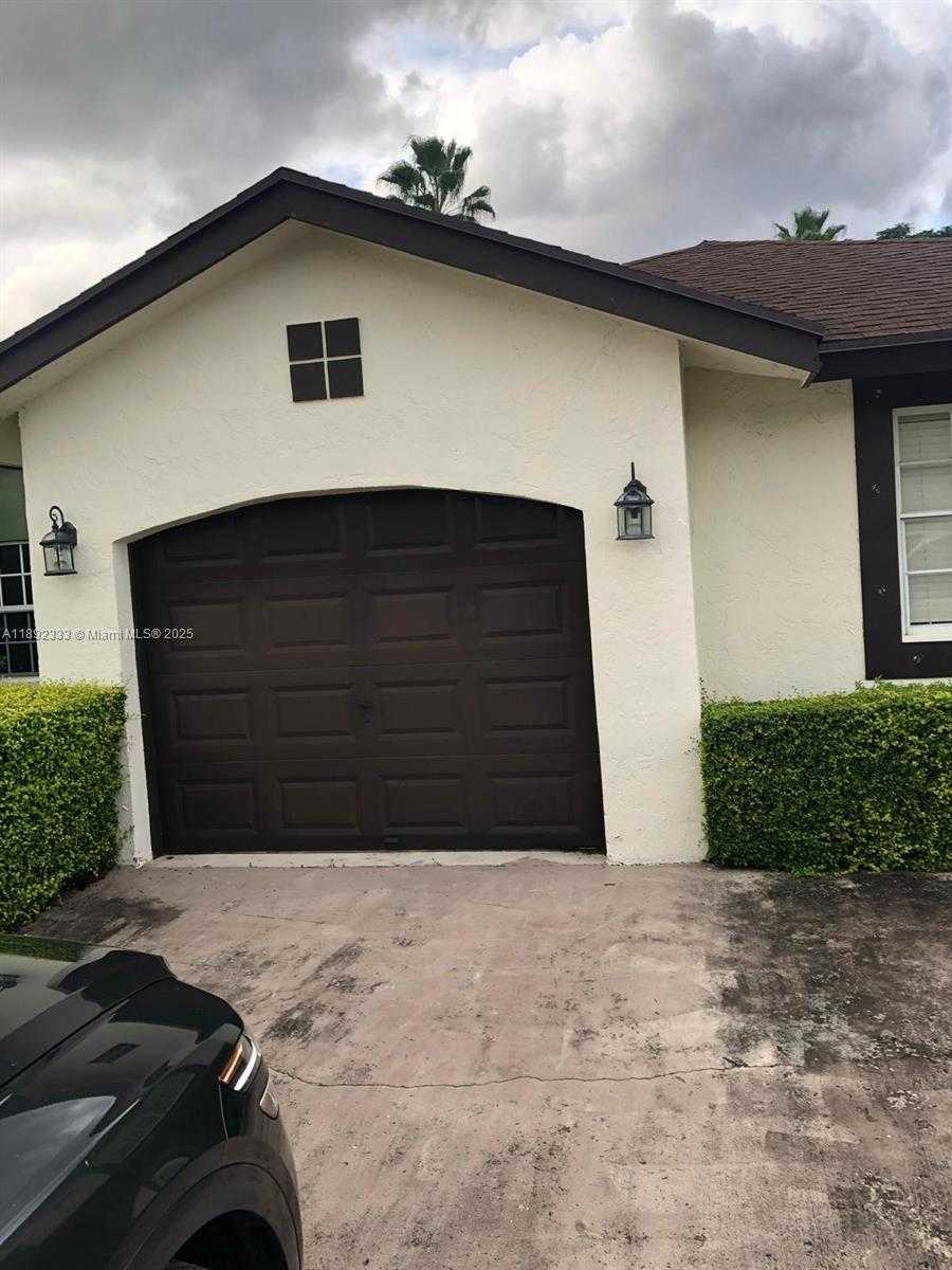 Small Image of 14249 SOUTH WEST 103RD TER, Miami Number 2