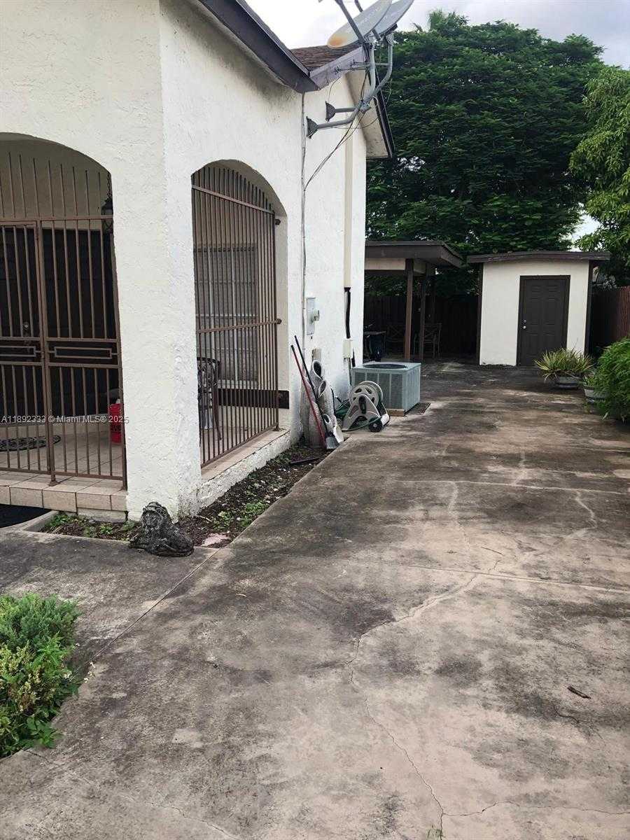 Small Image of 14249 SOUTH WEST 103RD TER, Miami Number 5