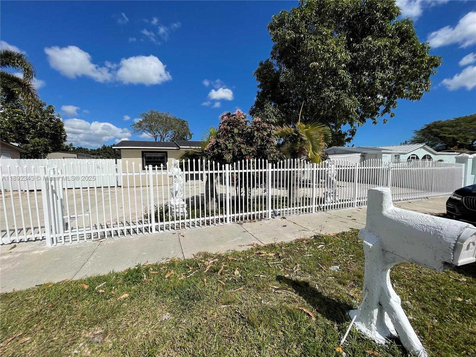 Small Image of 29939 SOUTH WEST 159TH DR, Homestead Number 2