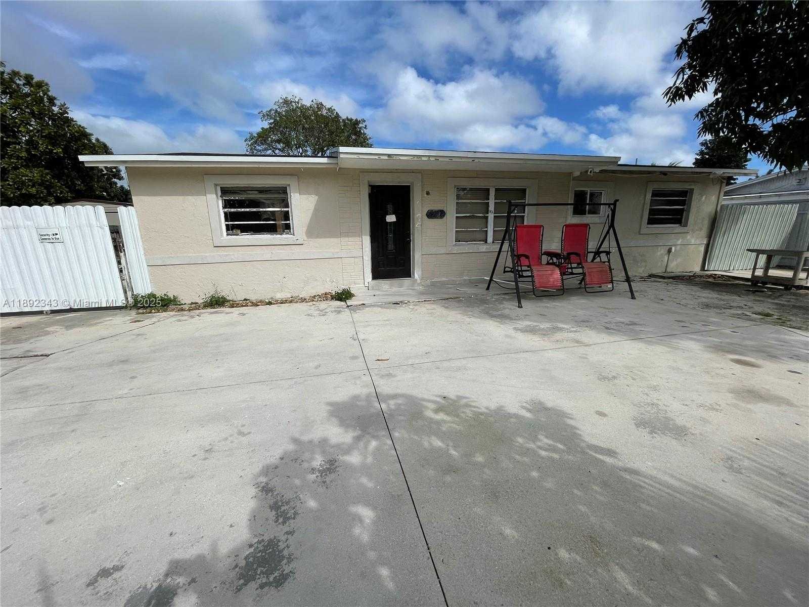 Small Image of 29939 SOUTH WEST 159TH DR, Homestead Number 3