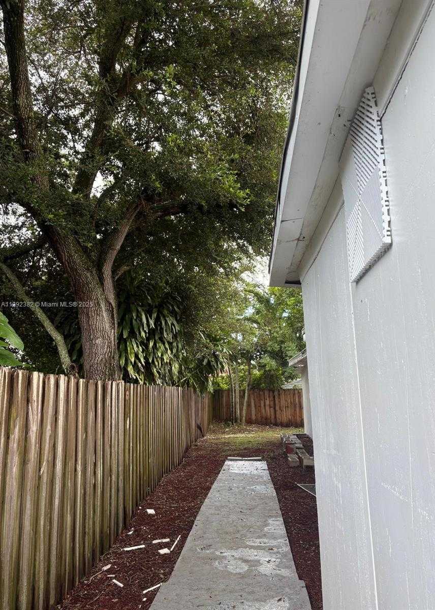 Small Image of 6104 SOUTH WEST 33RD ST, Miramar Number 16
