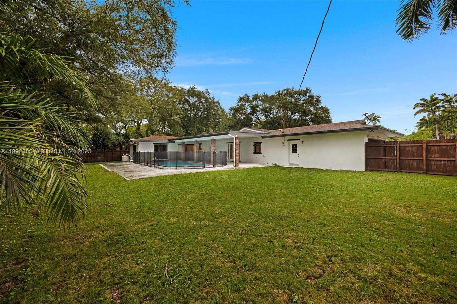 Small Image of 8320 SOUTH WEST 162ND ST, Palmetto Bay Number 2