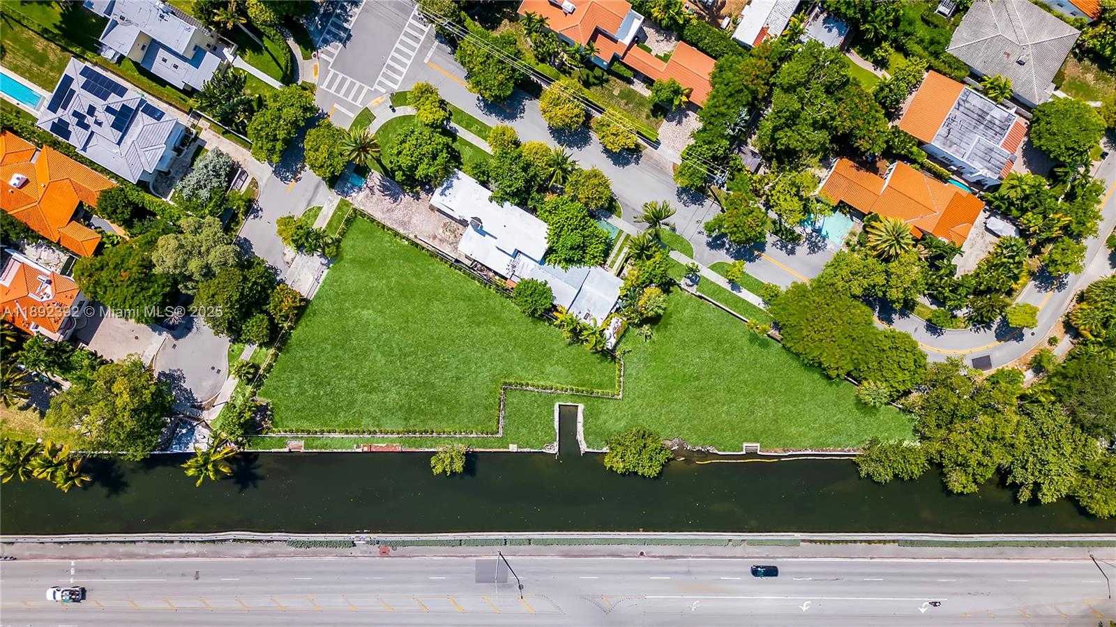 Small Image of 1800 MICHIGAN AVE, Miami Beach Number 2