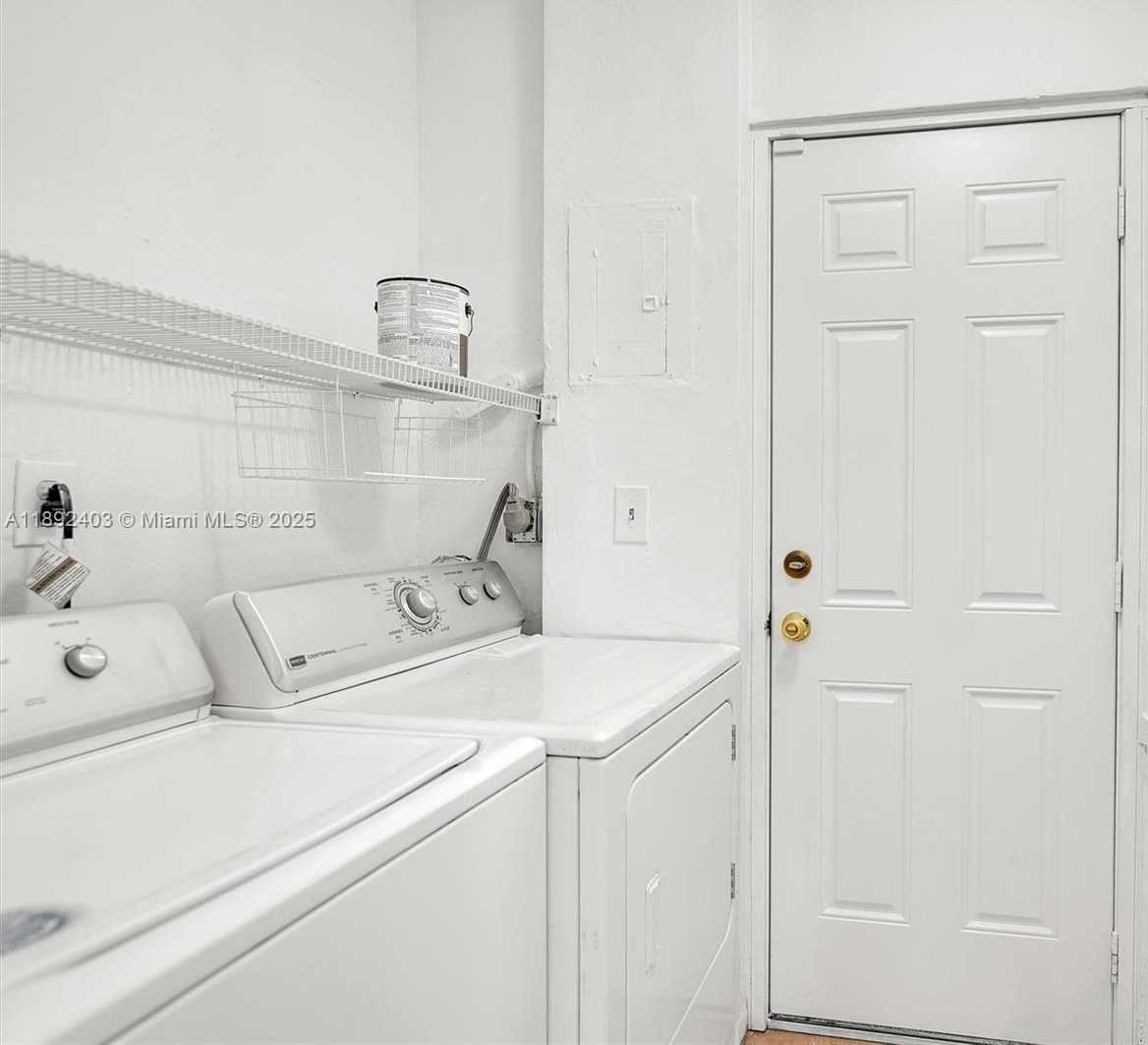 Small Image of 2506 WEST 9TH CT, Hialeah Number 11