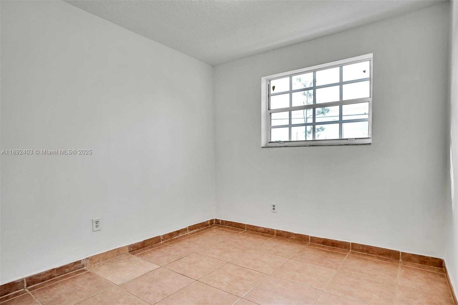 Small Image of 2506 WEST 9TH CT, Hialeah Number 12