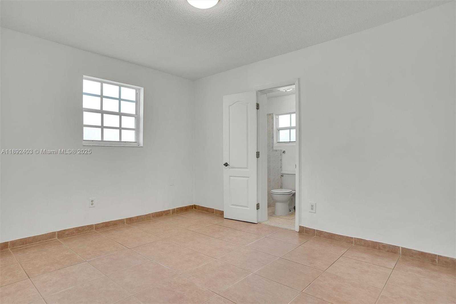 Small Image of 2506 WEST 9TH CT, Hialeah Number 15