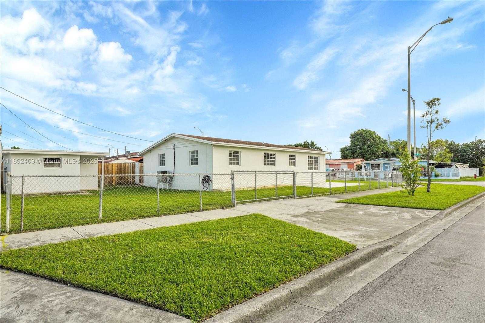 Small Image of 2506 WEST 9TH CT, Hialeah Number 22