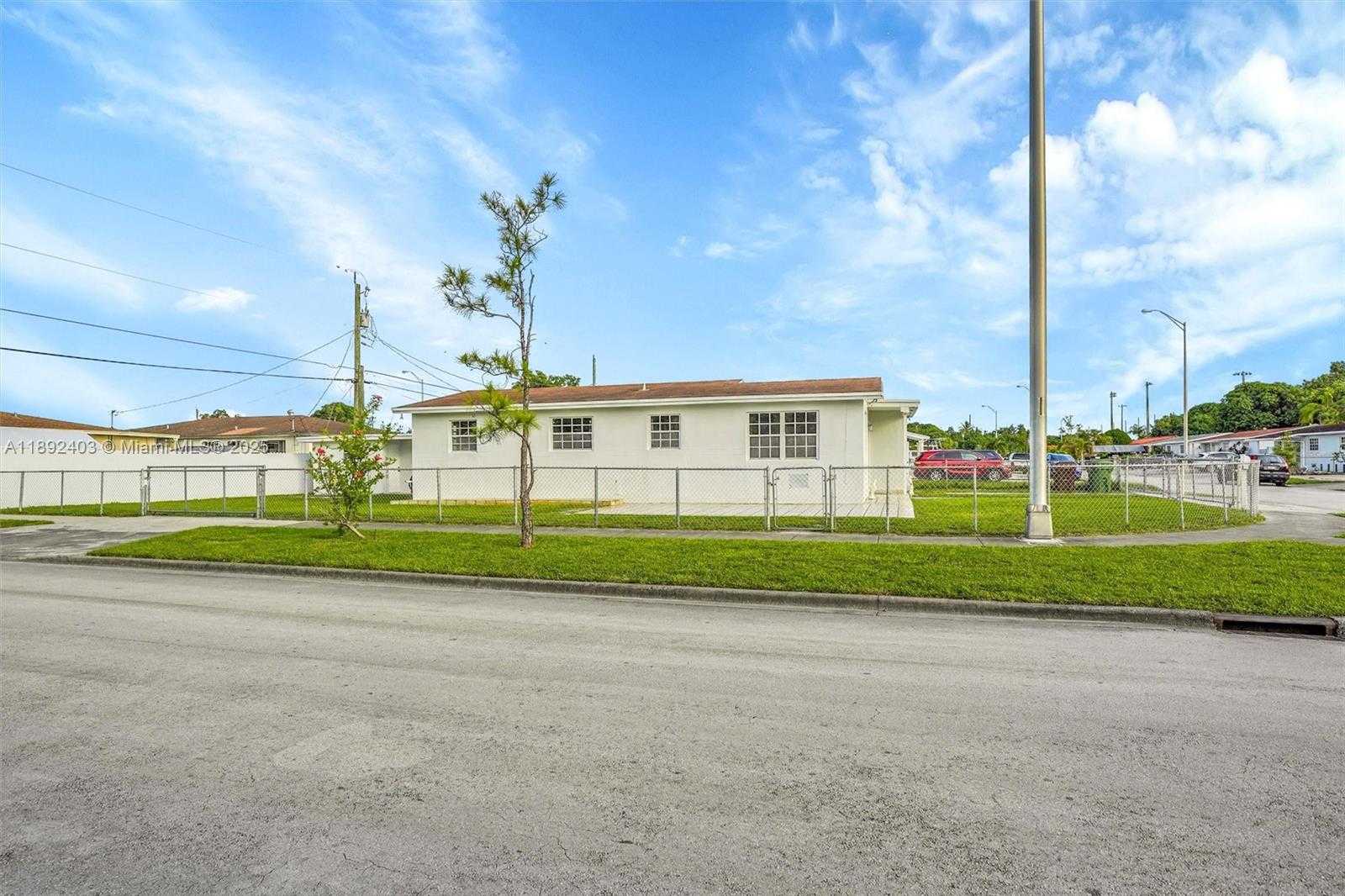 Small Image of 2506 WEST 9TH CT, Hialeah Number 24