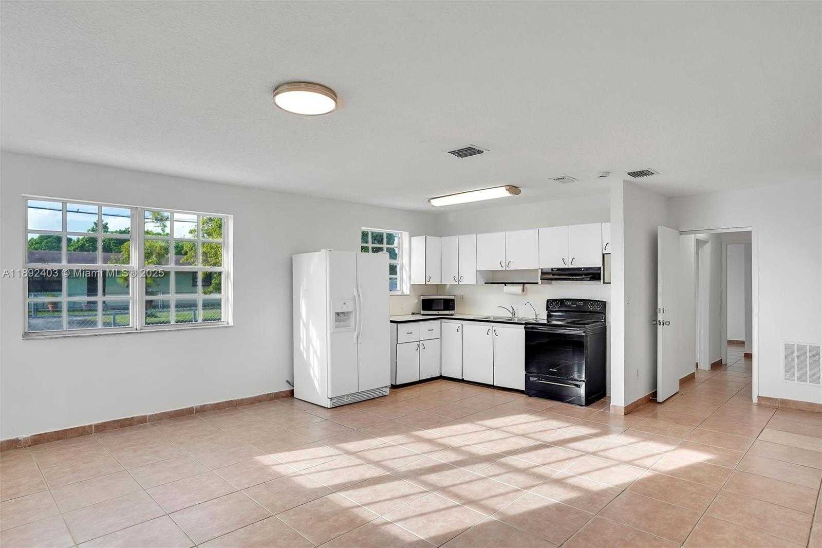 Small Image of 2506 WEST 9TH CT, Hialeah Number 3