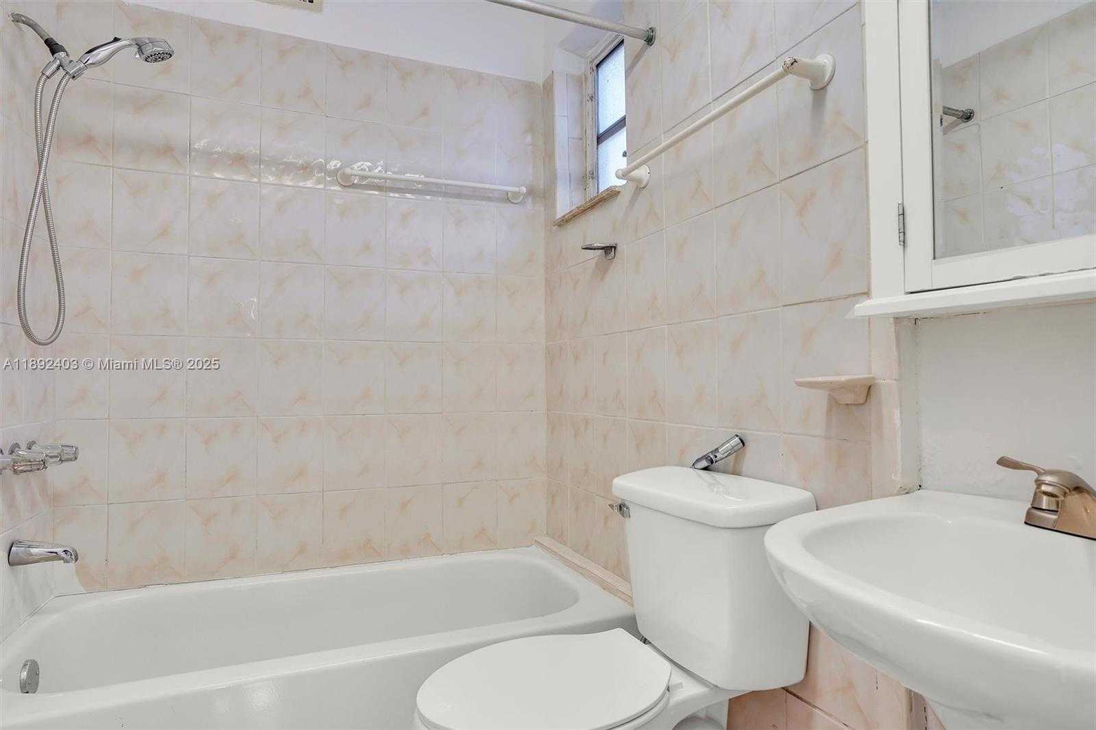 Small Image of 2506 WEST 9TH CT, Hialeah Number 8