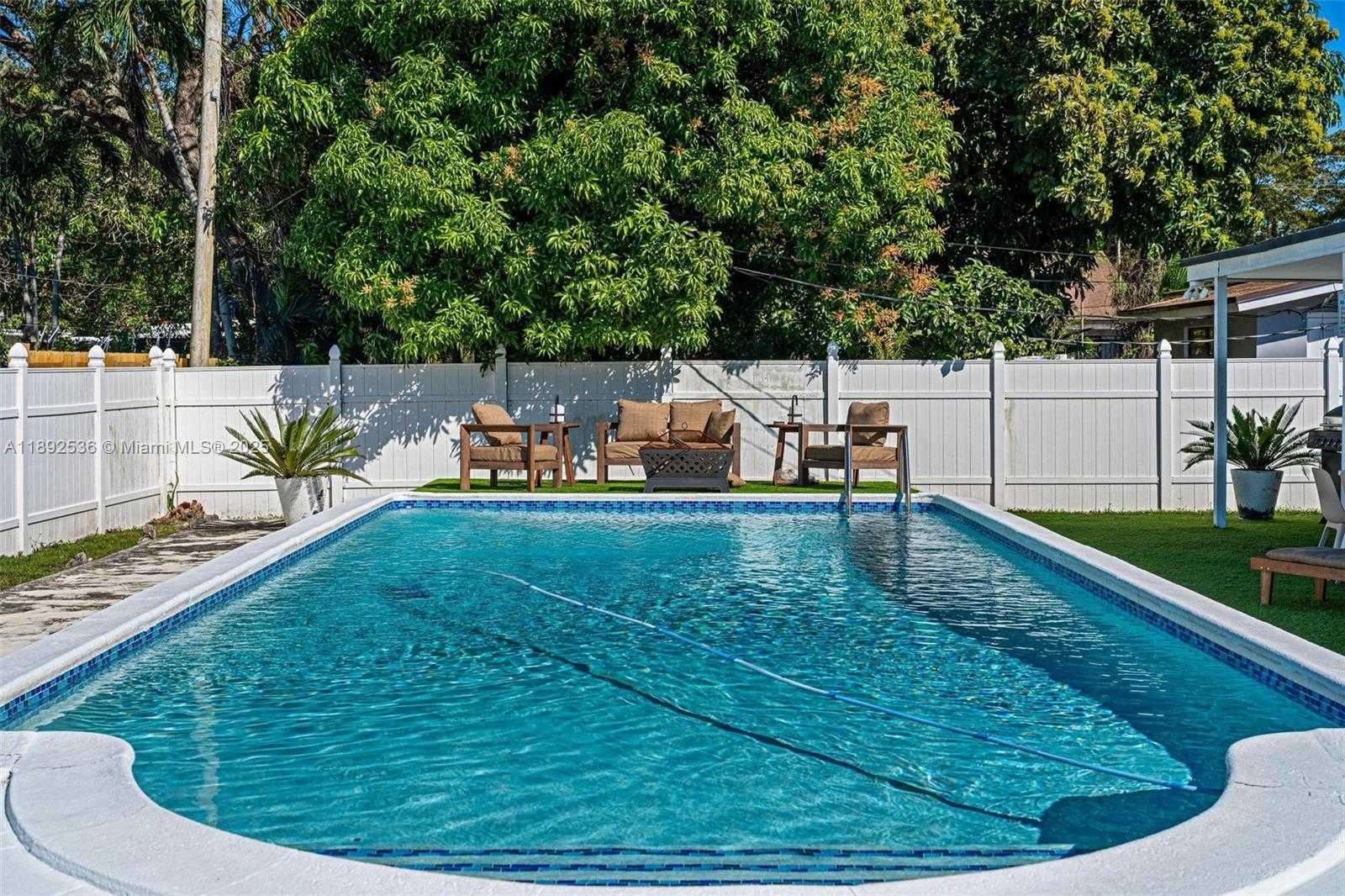 Small Image of 14705 NORTH EAST 11TH CT, North Miami Number 10