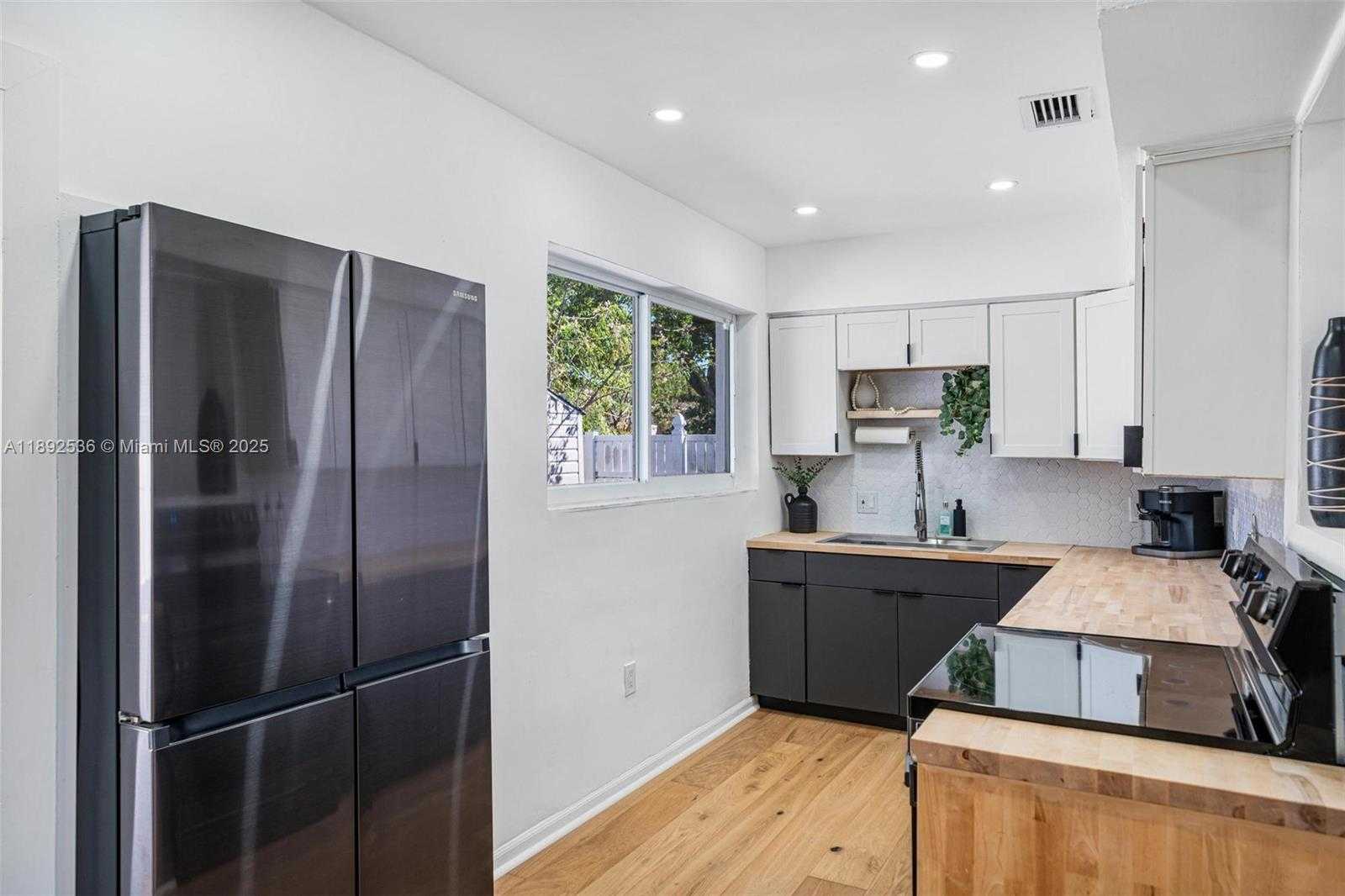 Small Image of 14705 NORTH EAST 11TH CT, North Miami Number 19