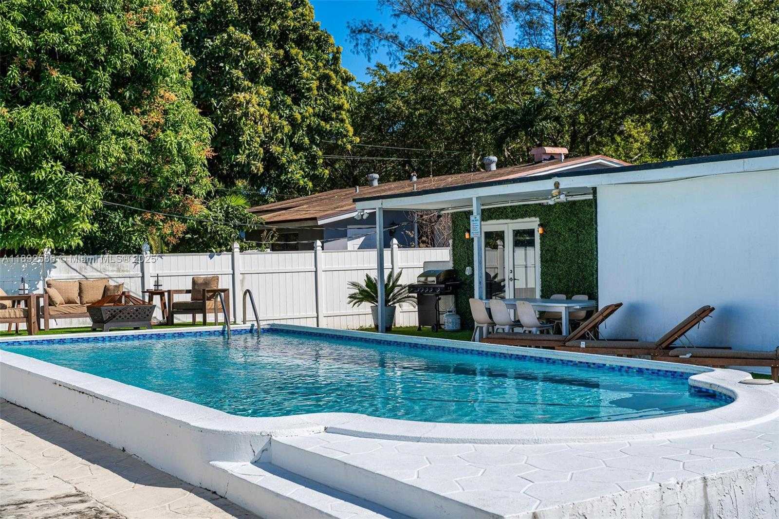 Small Image of 14705 NORTH EAST 11TH CT, North Miami Number 2
