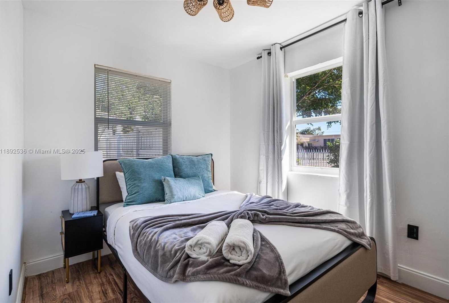Small Image of 14705 NORTH EAST 11TH CT, North Miami Number 22