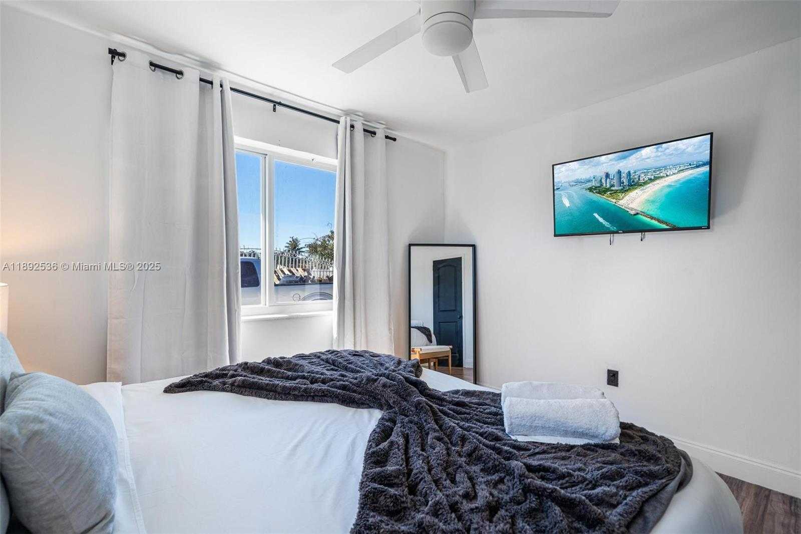 Small Image of 14705 NORTH EAST 11TH CT, North Miami Number 26