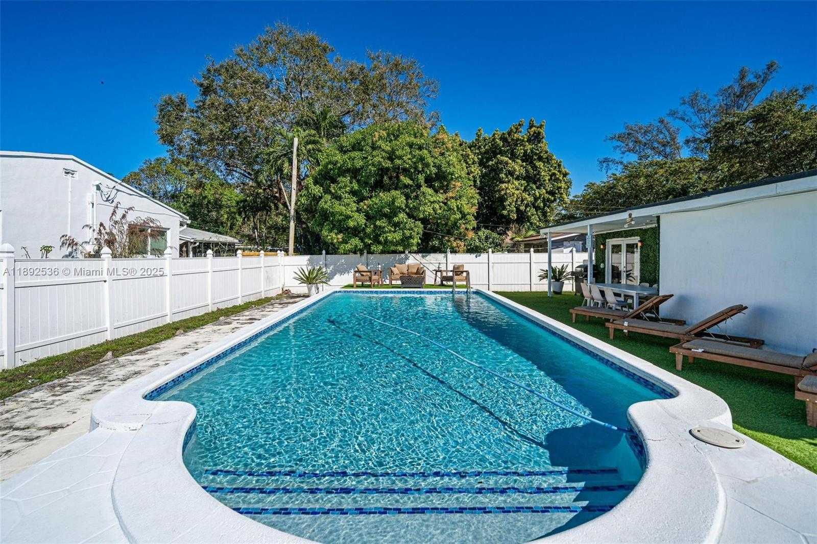 Small Image of 14705 NORTH EAST 11TH CT, North Miami Number 3