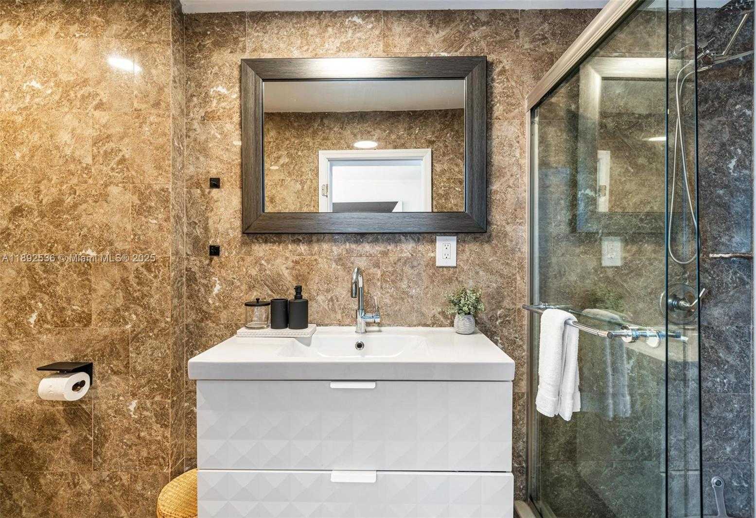 Small Image of 14705 NORTH EAST 11TH CT, North Miami Number 36