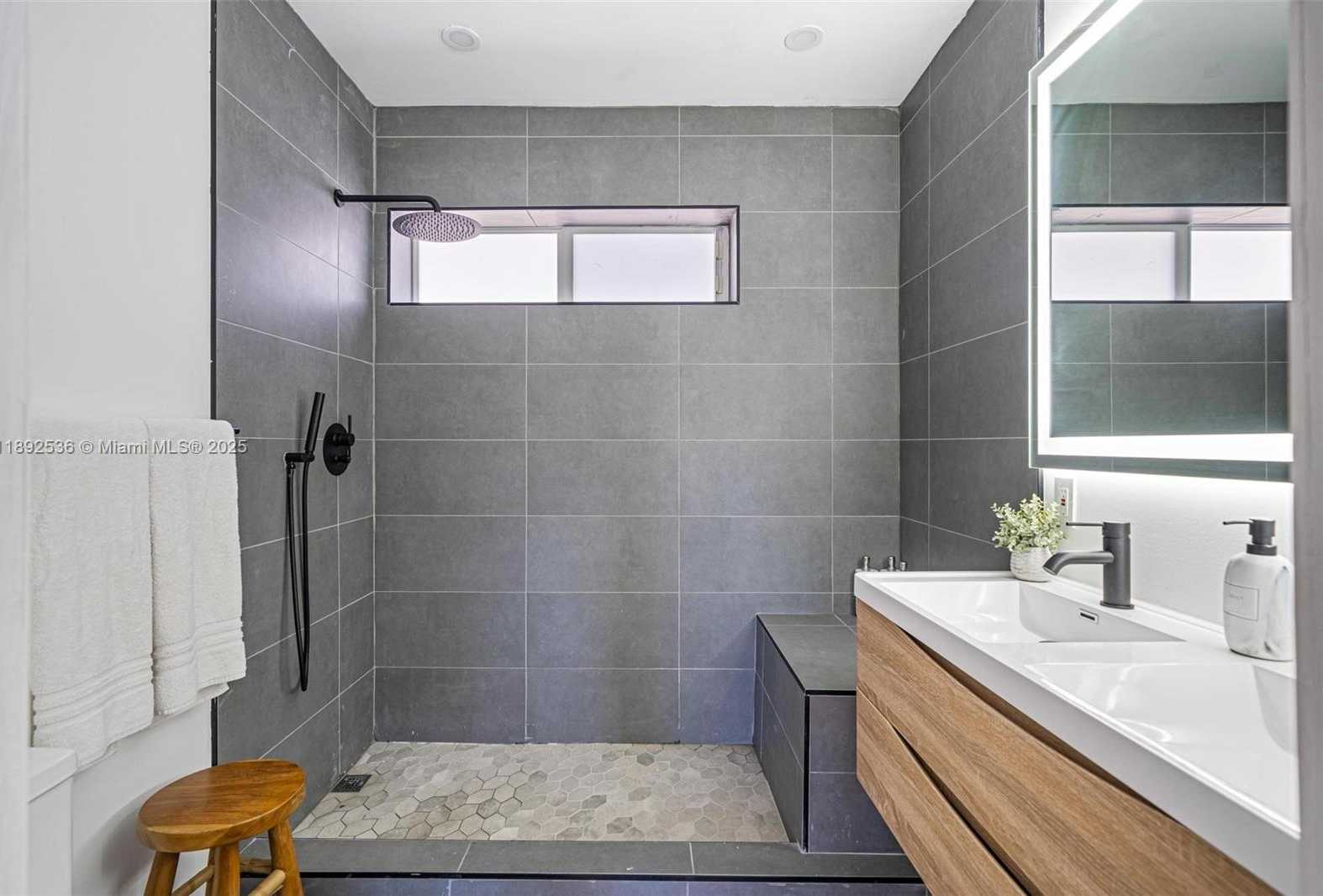 Small Image of 14705 NORTH EAST 11TH CT, North Miami Number 38