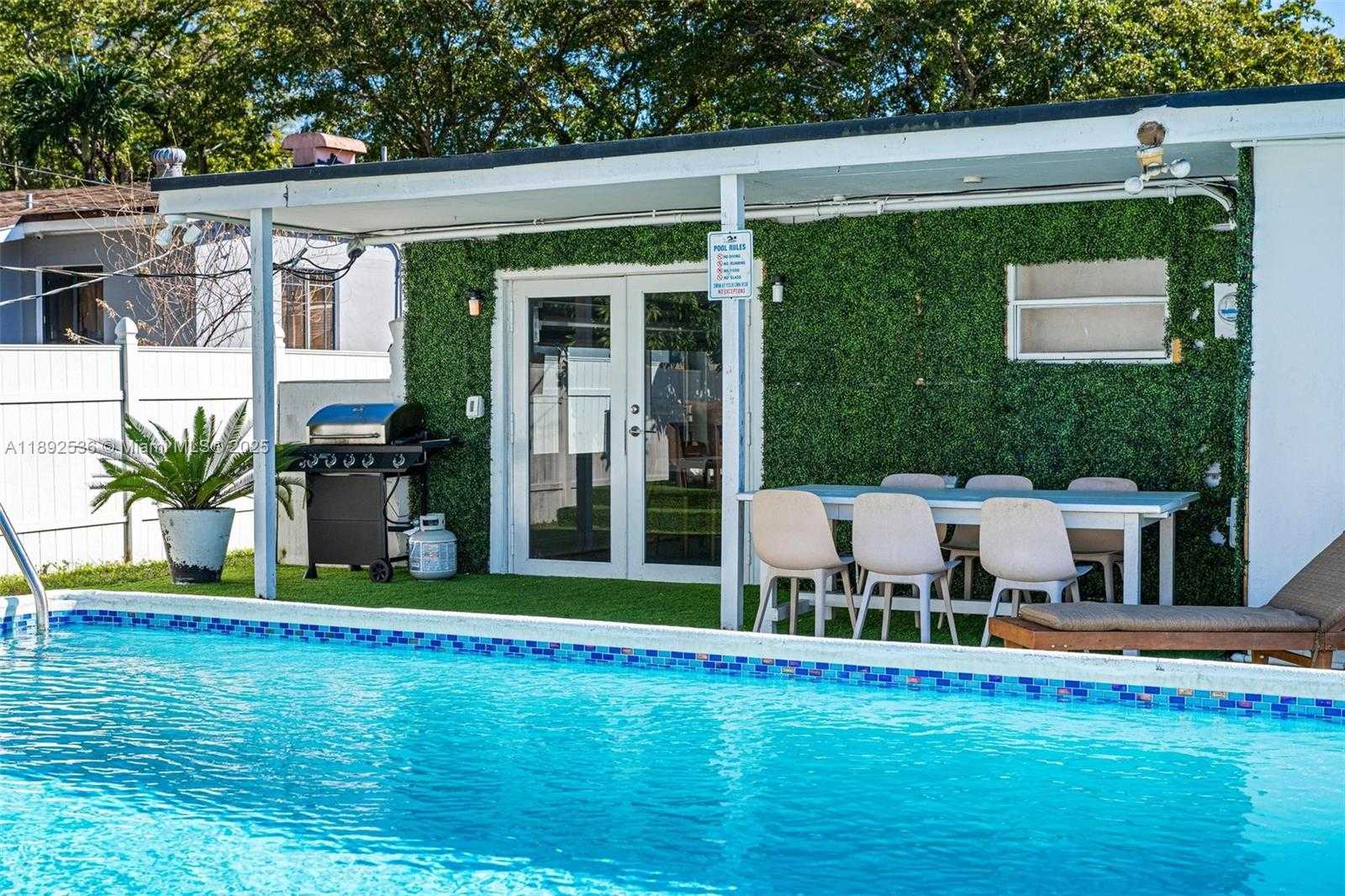 Small Image of 14705 NORTH EAST 11TH CT, North Miami Number 6