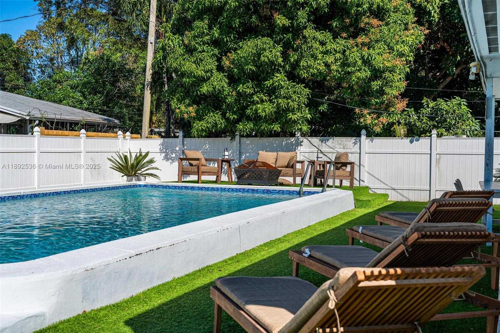 Small Image of 14705 NORTH EAST 11TH CT, North Miami Number 9