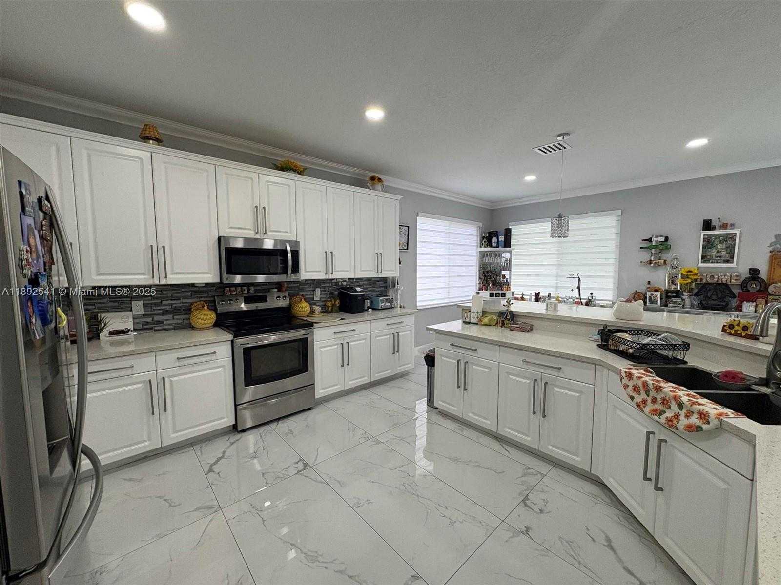 Small Image of 15982 SOUTH WEST 61ST ST, Davie Number 10