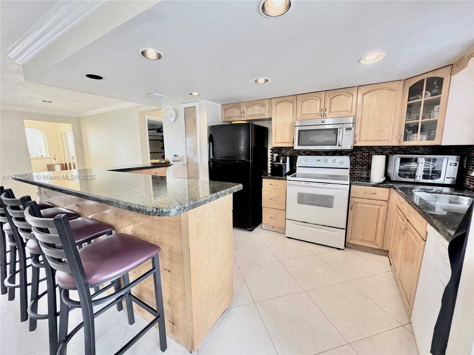 Small Image of 6875 NORTH WEST 1ST CT, Margate Number 11