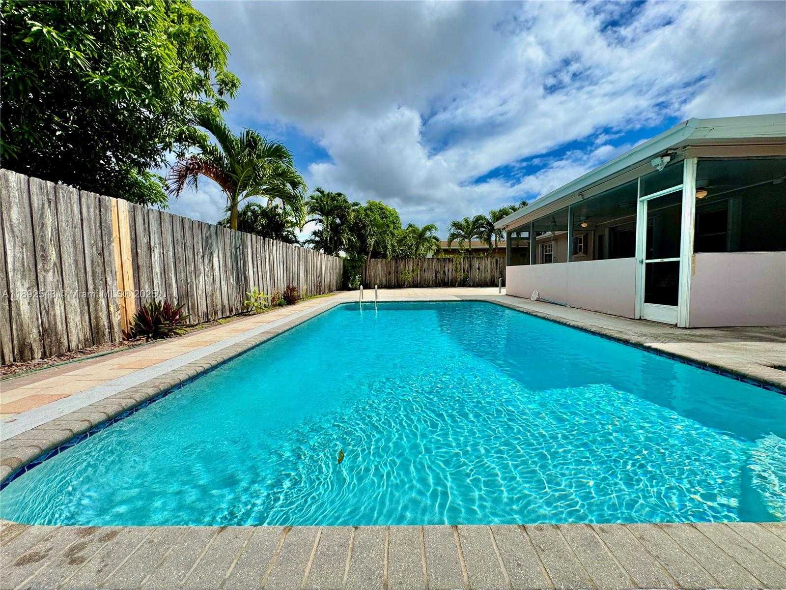 Small Image of 6875 NORTH WEST 1ST CT, Margate Number 26