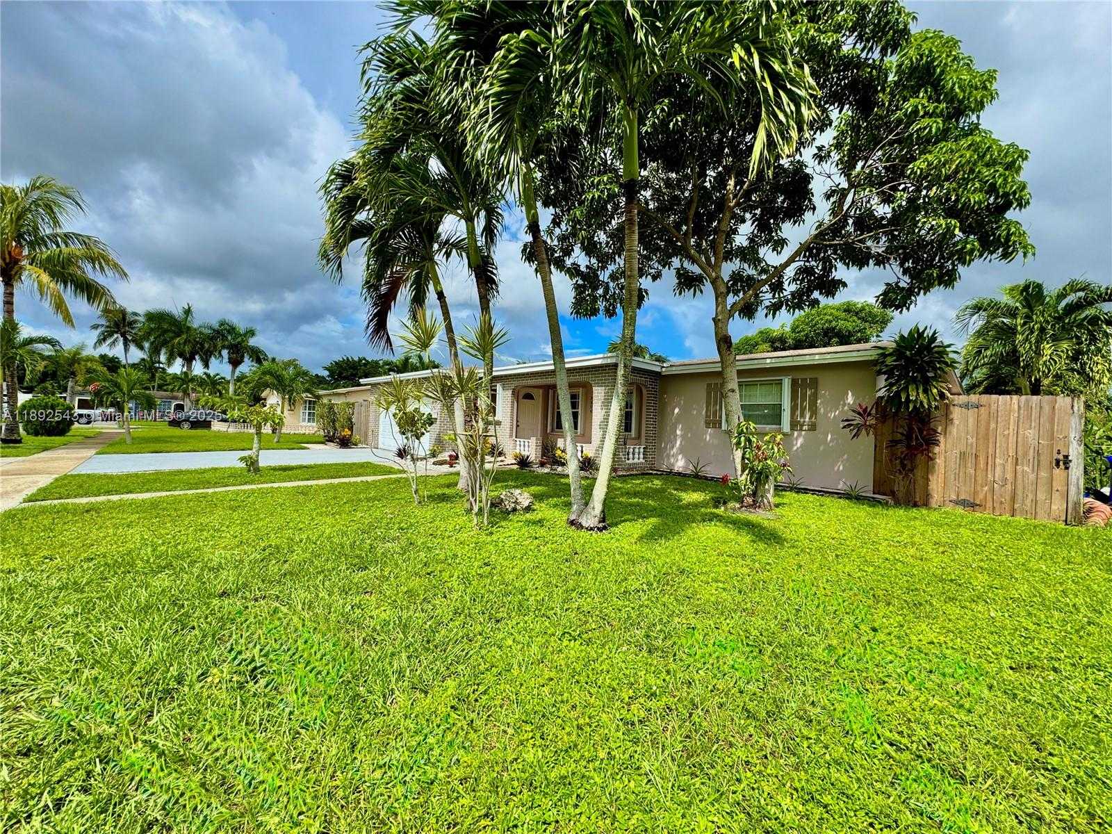 Small Image of 6875 NORTH WEST 1ST CT, Margate Number 30